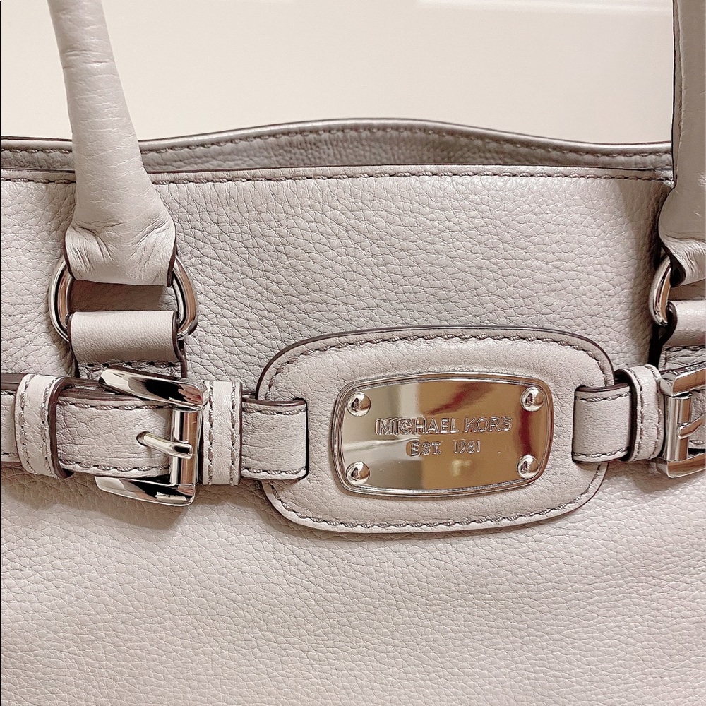 Micheal Kors bag. Brand new! Light gray. Leather.